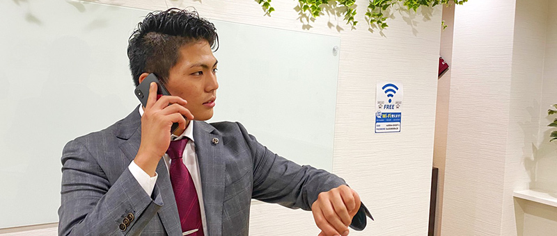 営業バイト中の学生
